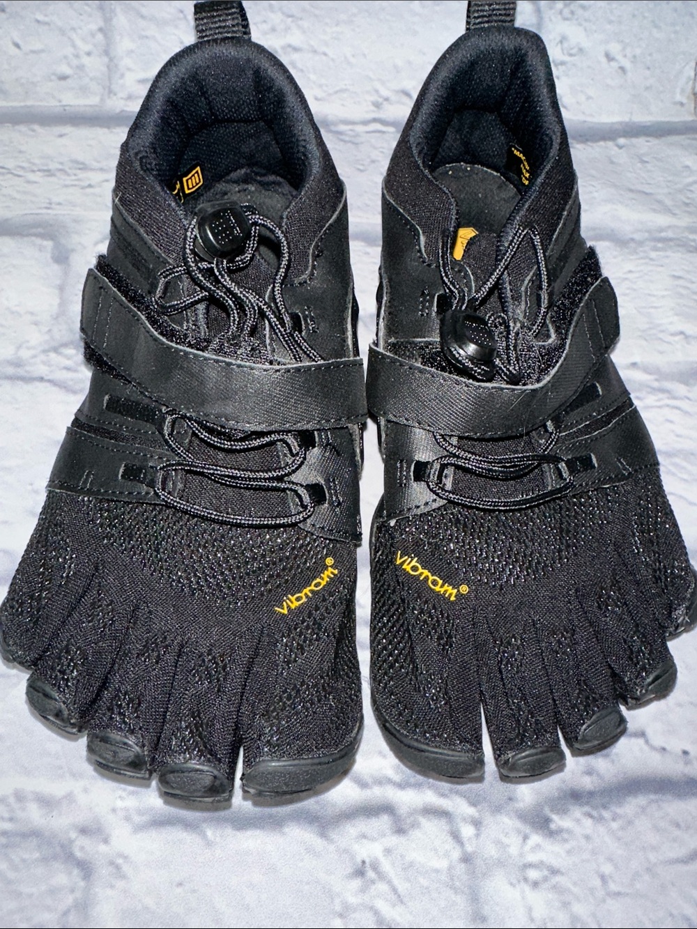 Vibram Fivefingers Black Five-Toe Athletic Shoes with Toggle Lacing Size 7.5-8 - Picture 6 of 6